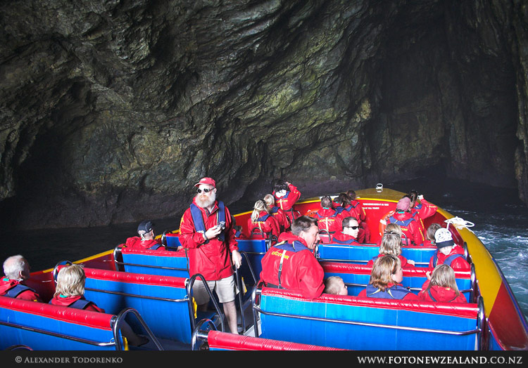 Мы внутри Cathedral Cave, Bay of Islands, Новая Зеландия (Bay of Islands, New Zealand)