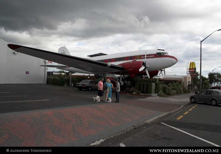 Макдональдс с крыльями, Taupo, Новая Зеландия (Taupo, New Zealand)