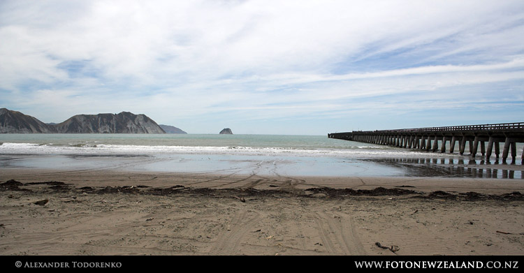 Tolaga Bay. Самый длинный пирс в Новой Зеландии Tolaga Bay. Самый длинный пирс в Новой Зеландии, East Coast, Новая Зеландия (East Coast, New Zealand)