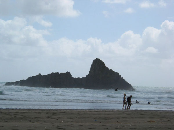 Они брели под шум прибоя, Karekare, Окленд, Новая Зеландия (Karekare, Auckland, New Zealand)