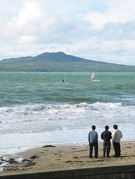Дети монгольских степей на берегу Тихого Океана., Takapuna Beach, Auckland, New Zealand