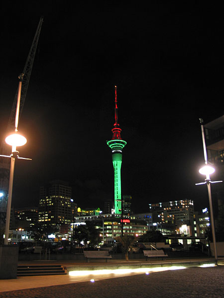 Зеленая Sky Tower, Auckland, New Zealand