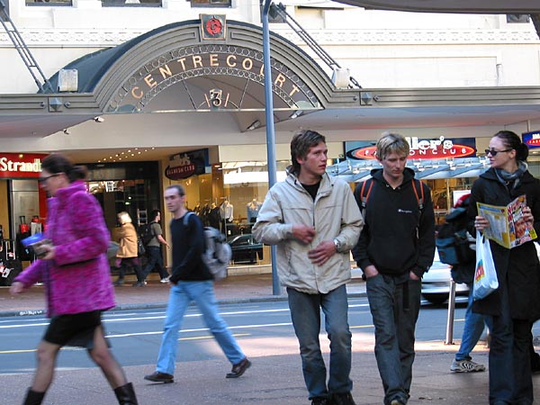 На улицах Окленда, Queen Street, Auckland, New Zealand