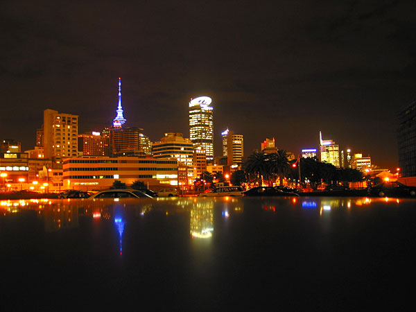 Ночной Окленд. Вид от железнодорожного вокзала, Auckland, New Zealand