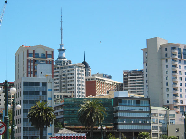 &laquo;Небоскребы, небоскребы, а я маленький такой...&raquo; :), Auckland, New Zealand