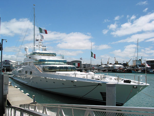 Katana. Принадлежит Ларри Эллисону, главе компании Oracle, Auckland, New Zealand