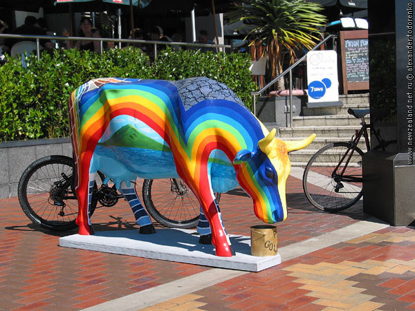 По улицам Окленда гуляют крашеные коровы, America's Cup, Auckland, New Zealand