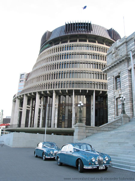 Beehive - здание парламента, Wellington, New Zealand