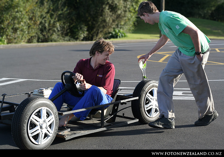 Смазка колес подсолнечным маслом, шобы лучше ехало, Albany, Auckland, New Zealand