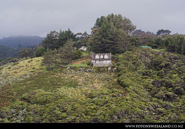 Дом на краю, Karekare beach, Auckland, New Zealand