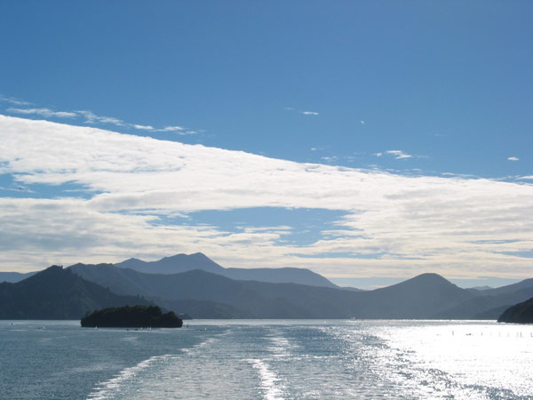 Фьорды на подходе к Пиктону, Queen Charlotte Sound, New Zealand