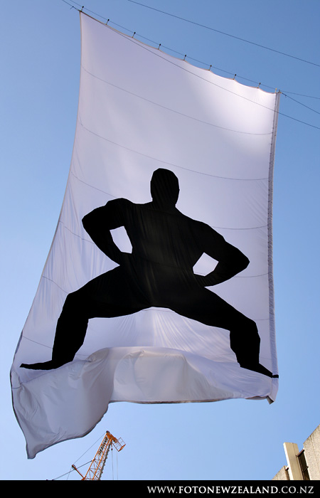 Регби.  Stand in Black. Кампания в поддержку команды All Blacks, Queen St, Auckland, New Zealand