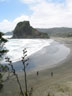 Piha Beach. Скала Lion Rock