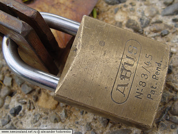 Замок. Макро съемка, Окленд, Новая Зеландия (Auckland, New Zealand)