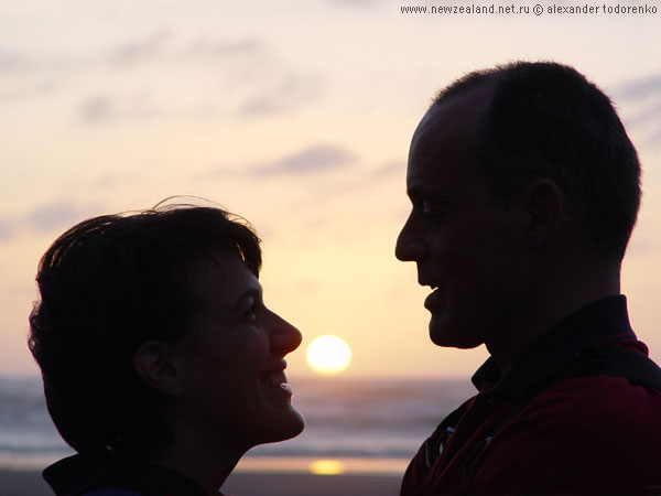 Влюбленная пара, Karekare beach, Окленд, Новая Зеландия (Karekare beach, Auckland, New Zealand)