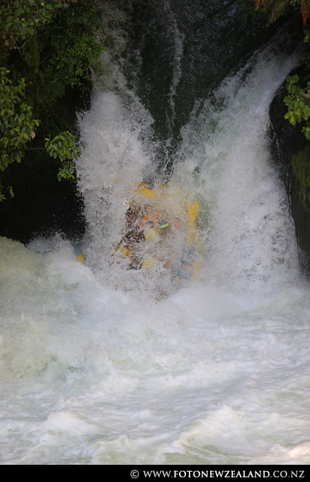 Сплав с семиметрового водапада Tutea Falls, Rotorua, Новая Зеландия (Rotorua, New Zealand)