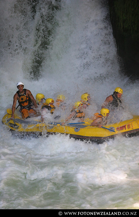 Сплав с семиметрового водапада Tutea Falls, Rotorua, Новая Зеландия (Rotorua, New Zealand)