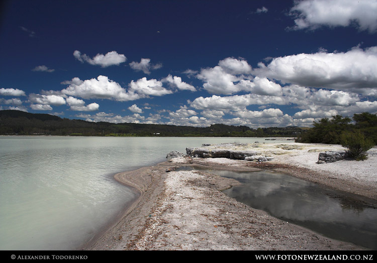 Озеро Роторуа сквозь поляризующий фильтр, Rotorua, Новая Зеландия (Rotorua, New Zealand)