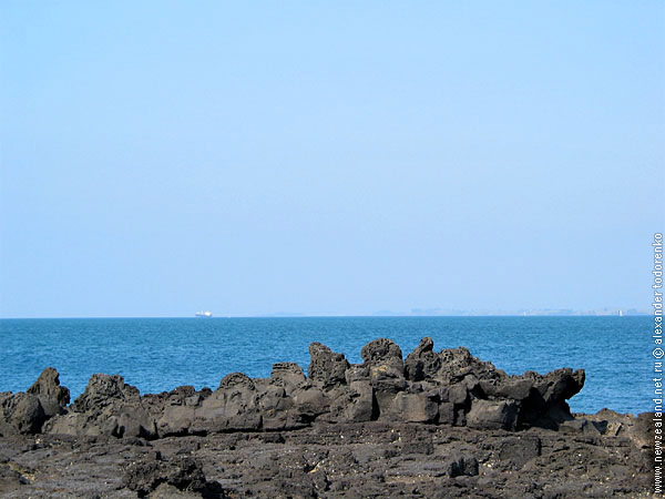 Черные скалы и синее море, Окленд, Новая Зеландия (Auckland, New Zealand)