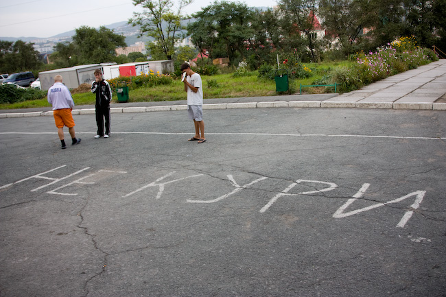 Надпись Не Кури перед корпусом Б ДВГТУ