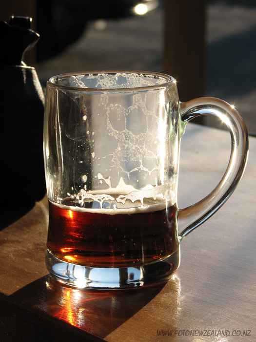 Янтарно-солнечное пиво в бокале