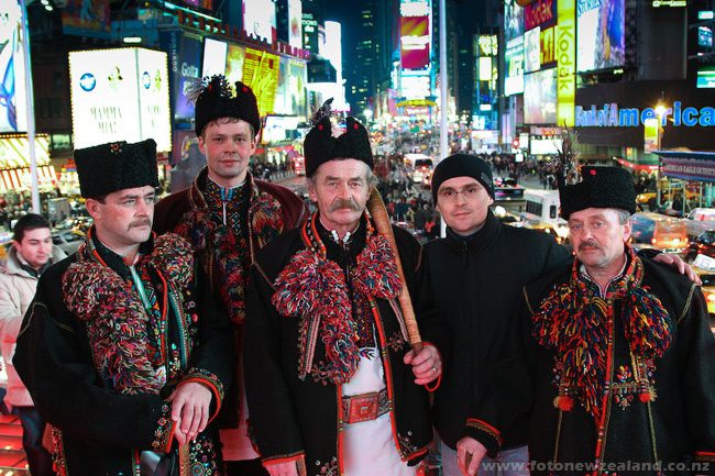 Украинский народный ансамбль на Таймс-сквер в Нью-Йорке