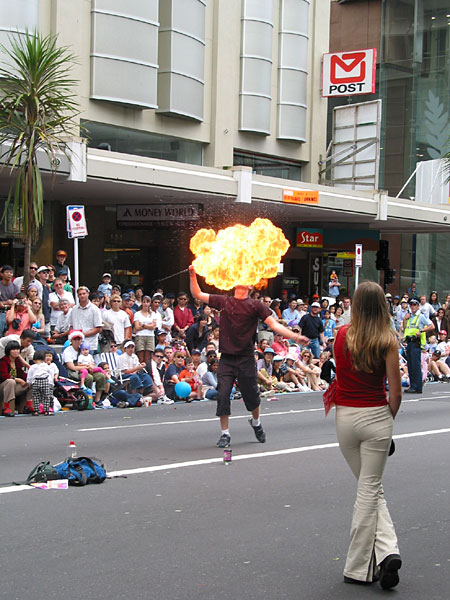 Она красива, Он в огне, Окленд, Новая Зеландия (Auckland, New Zealand)